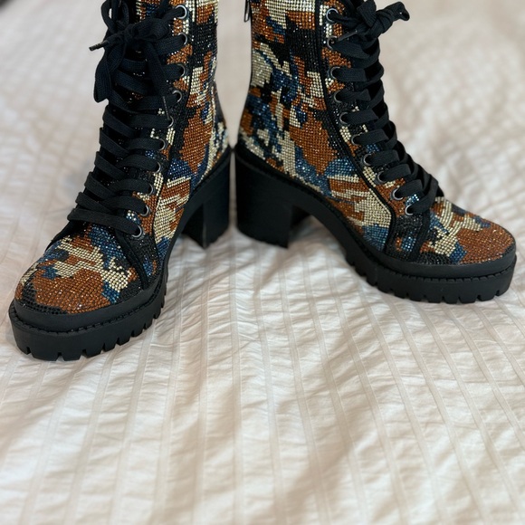 Steve Madden Black and Brown Lace-Up Boots - Picture 2 of 2